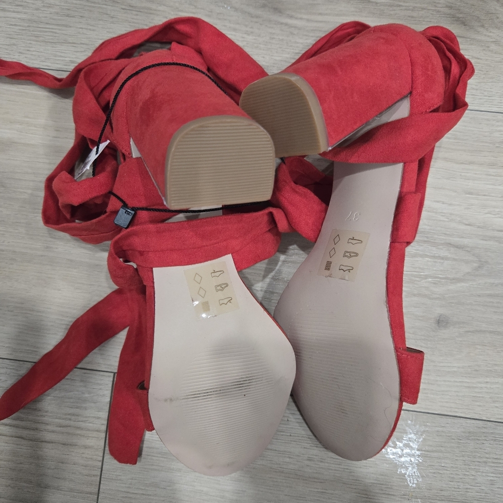 DYNAMITE HEELS - Picture 3 of 4